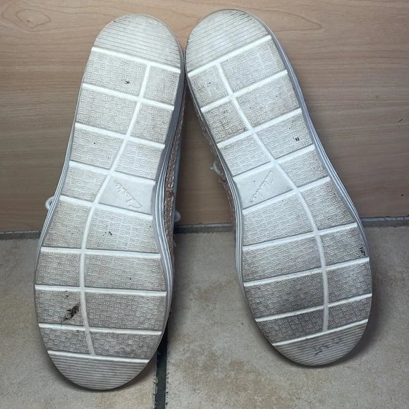 Collection by Clarks | White Raffia Trim Sneakers Size 9 - Picture 5 of 7